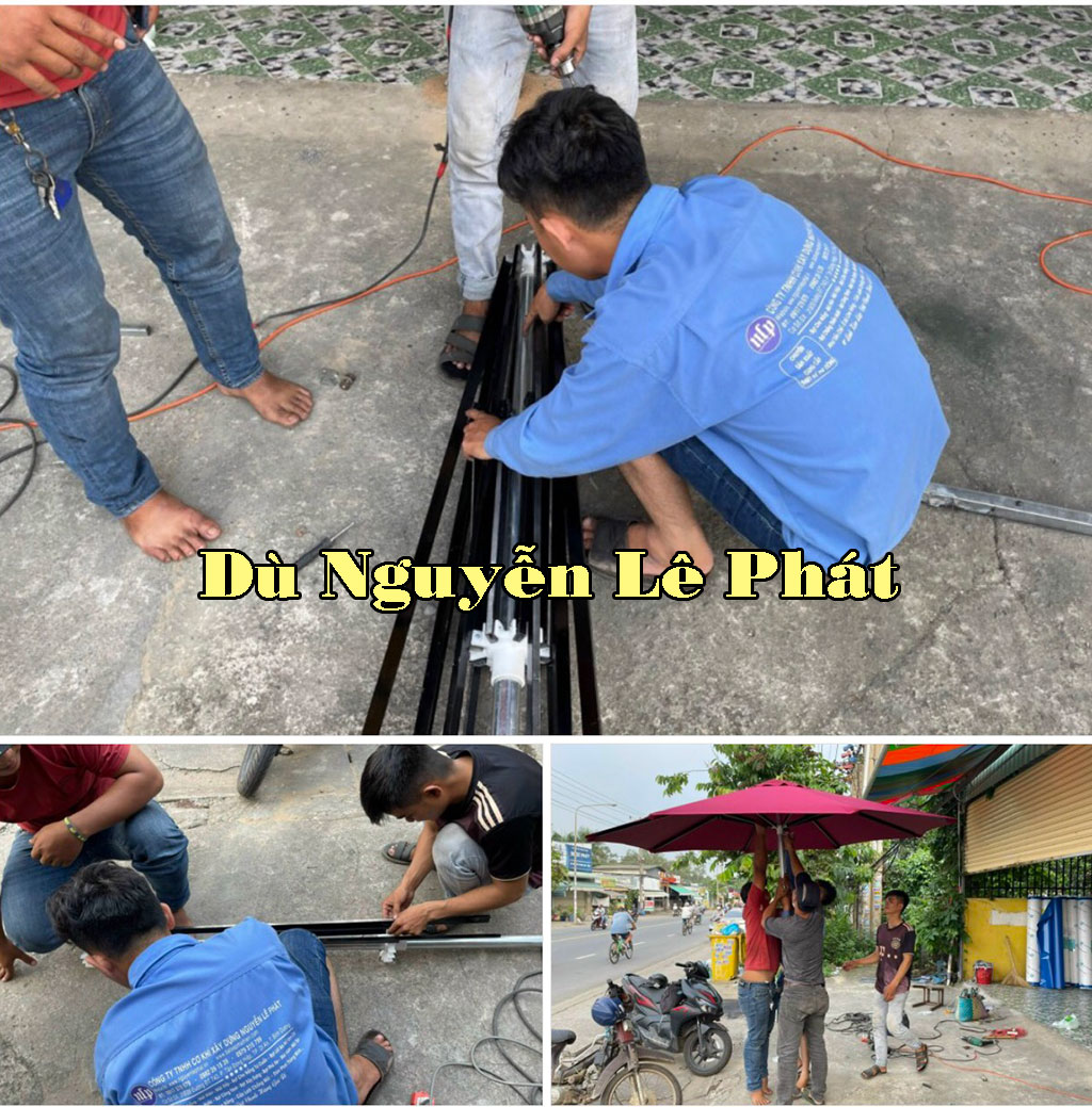 Nhân viên Thaybatmaiche.com đang thi công thay áo dù màu đỏ đô cho một dàn dù lệch tâm vuông tại quán cafe sân vườn, khung cảnh tươi mới sau khi thay